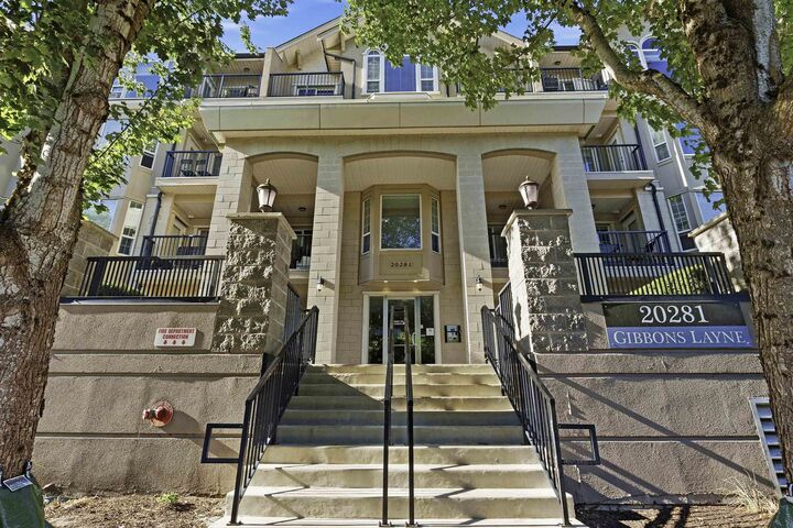 20281 53A Avenue 401 — photo 1