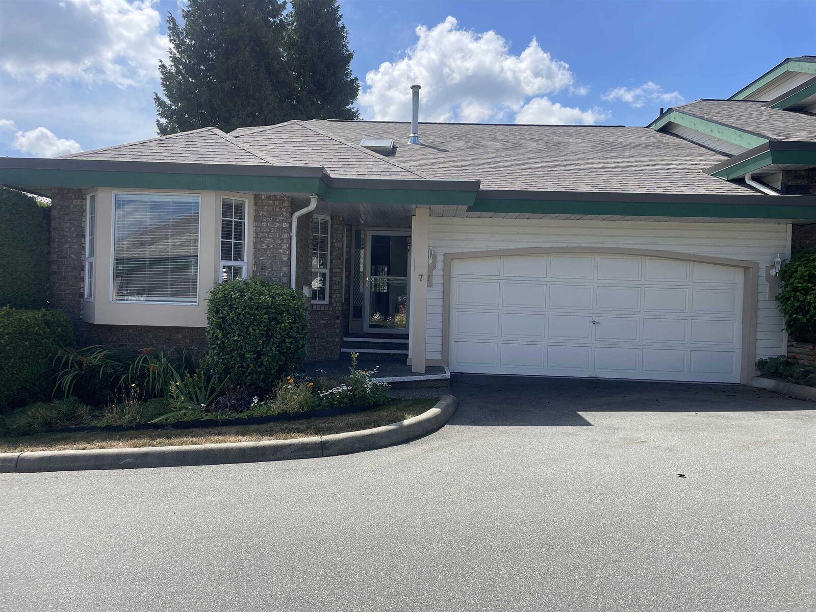 Property Photo:  3115 Trafalgar Street 7  BC V2S 8C5 