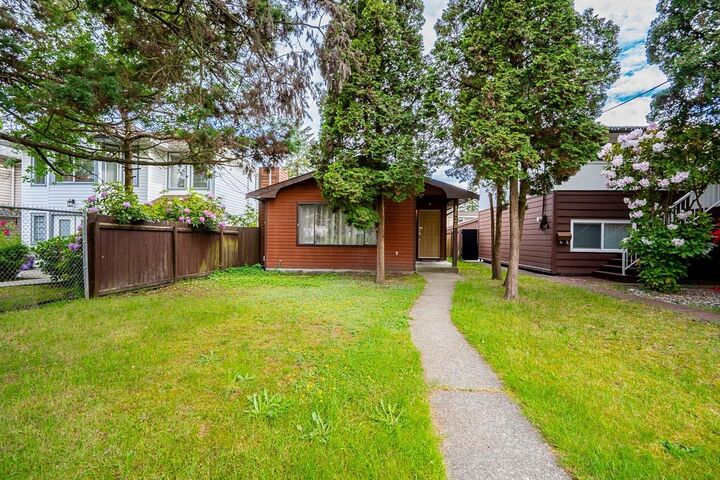 Property Photo: 1828 Prairie Avenue BC V3B 1V3