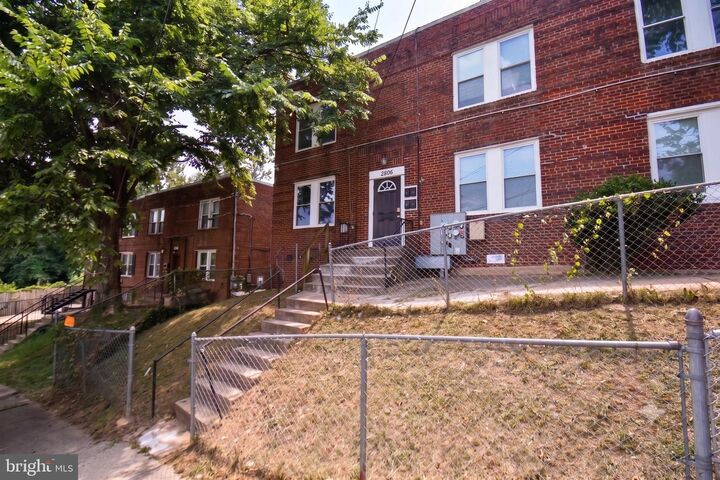 Property Photo:  2806 Pomeroy Road SE  DC 20020 