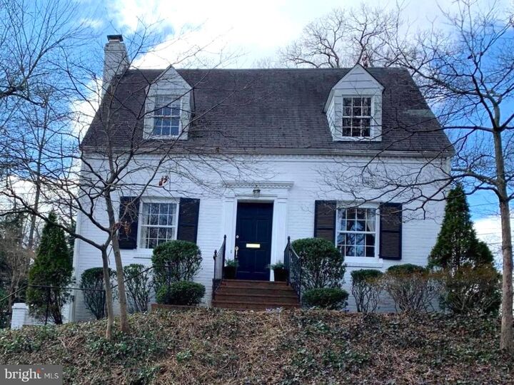 Property Photo: 1628 N Harrison Street VA 22205