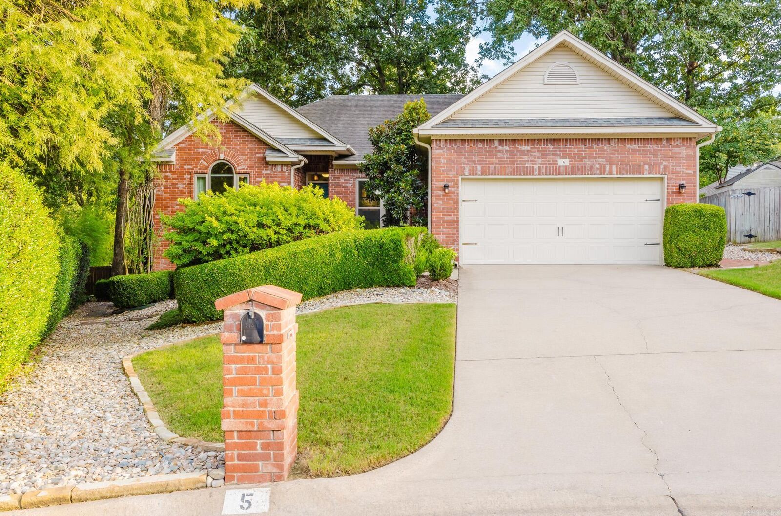 Property Photo:  5 Woodbrook Court  AR 72211 