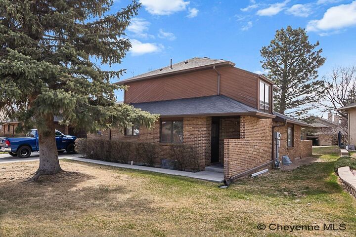 Property Photo: 5104 Syracuse Rd WY 82009