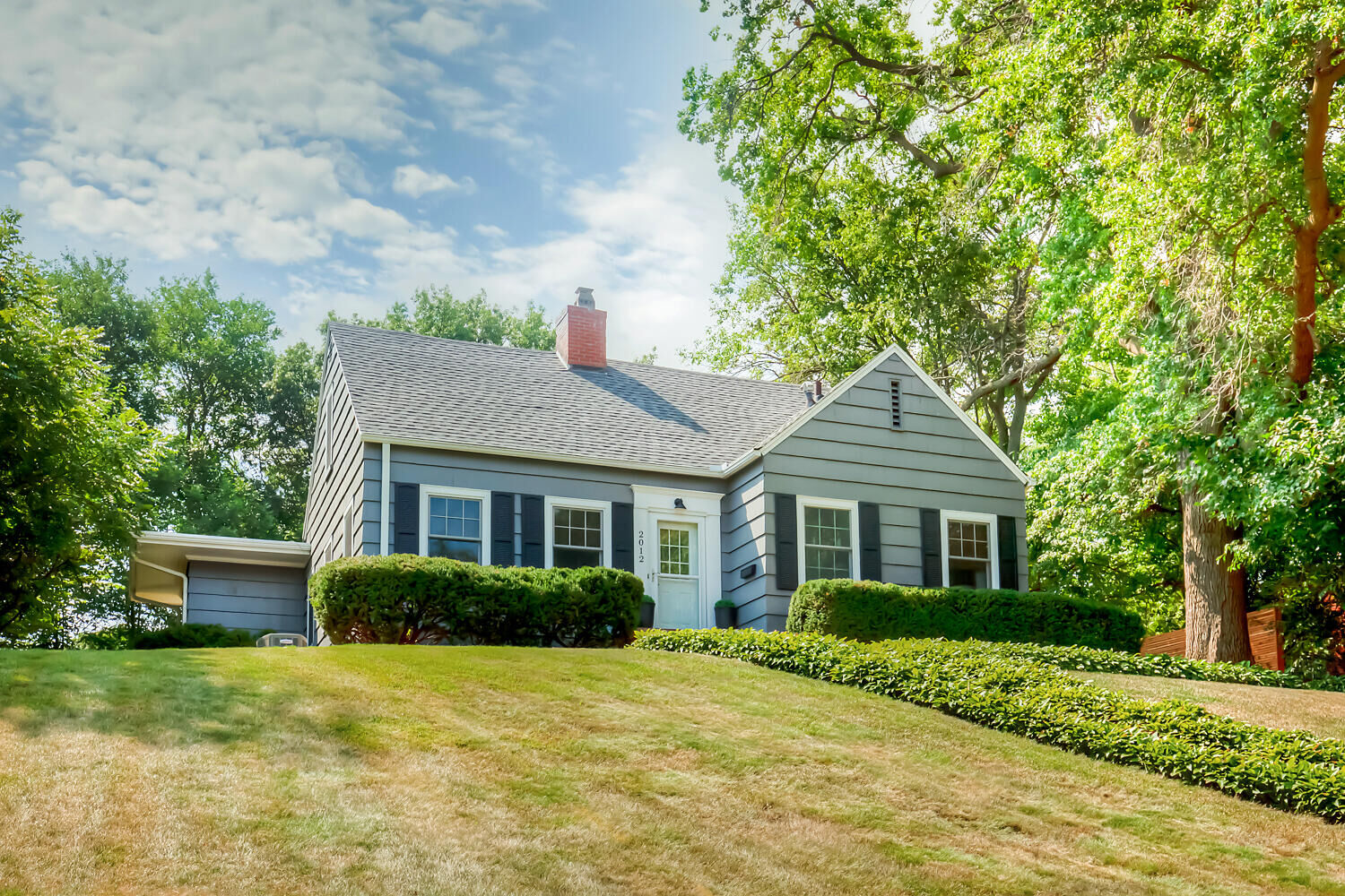 Property Photo:  2012 Country Club Boulevard  IA 50014 