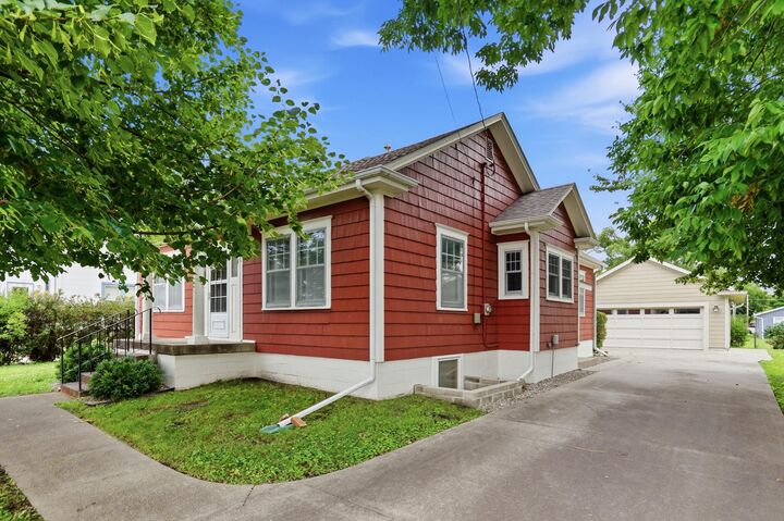 Property Photo: 1835 1st Street IA 50201