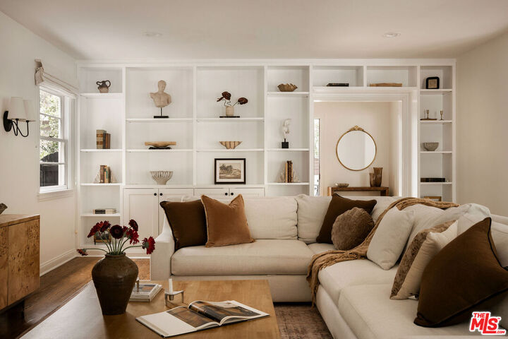 Property Photo: 2845 N Beachwood Dr CA 90068