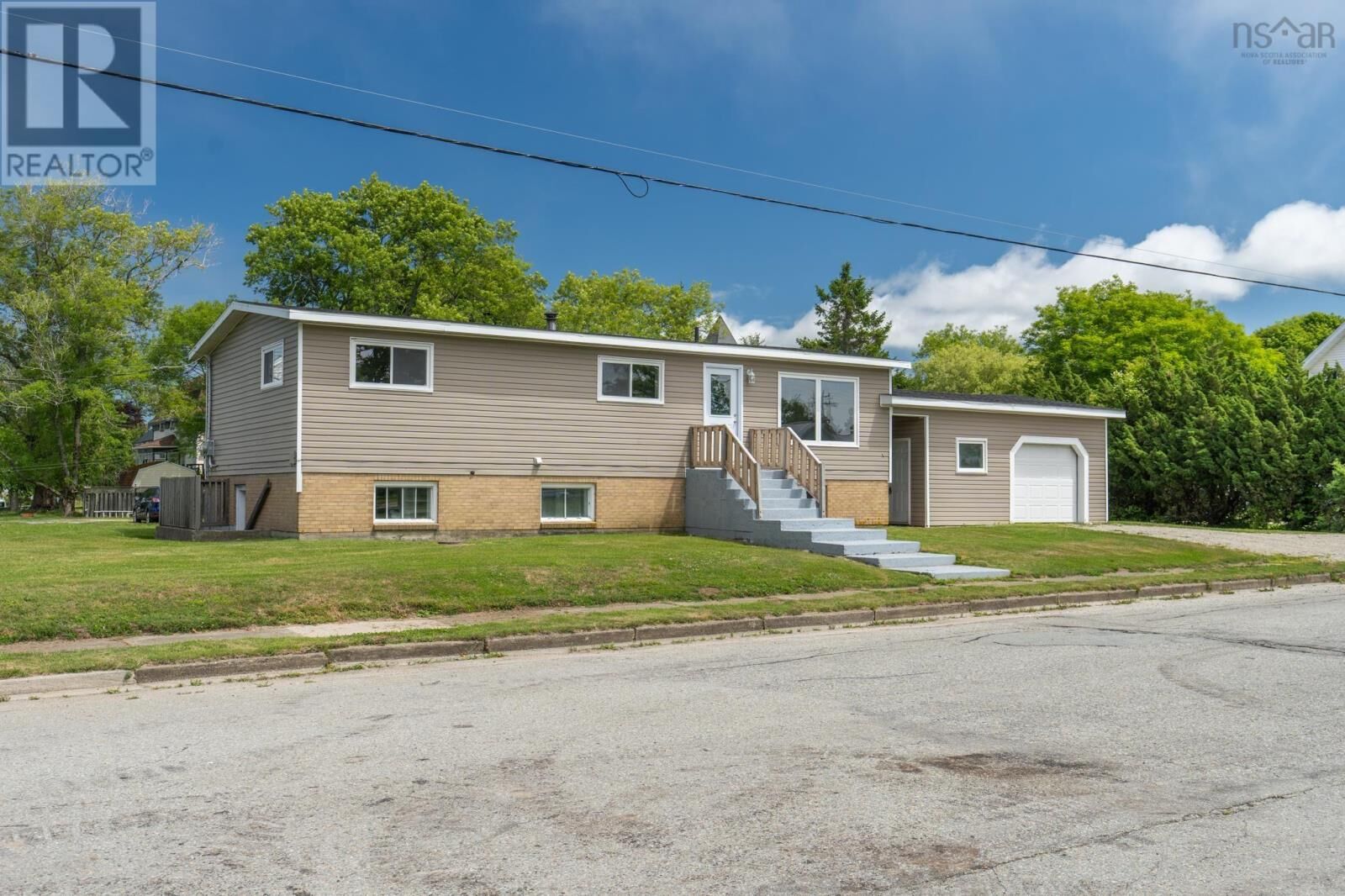 Property Photo:  2 Huntington Street  NS B5A 2R9 