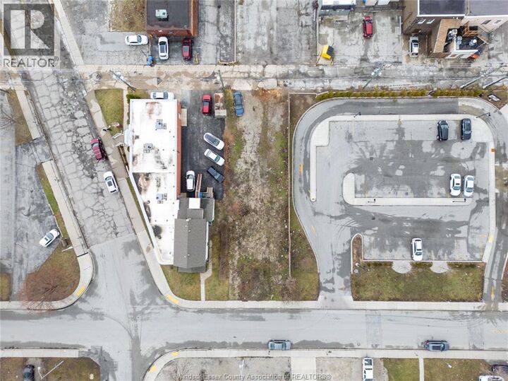 Property Photo:  667 Windsor Avenue  ON N9A 1J6 