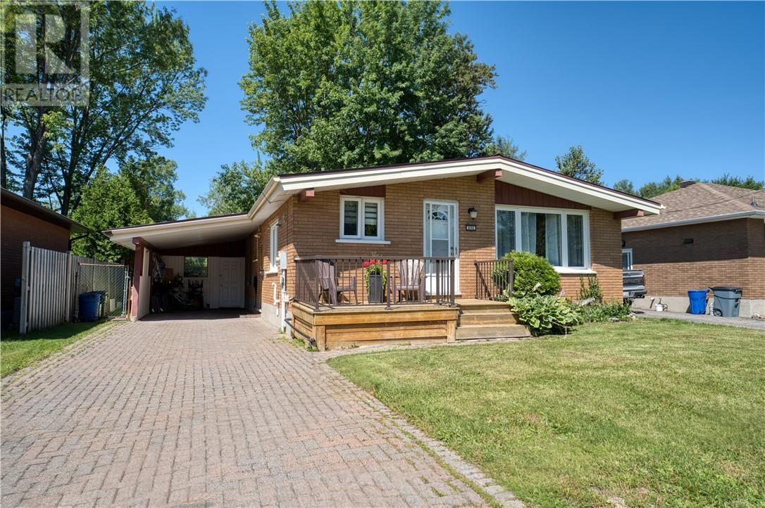 Property Photo:  886 Beatrice  ON P3A 3E5 