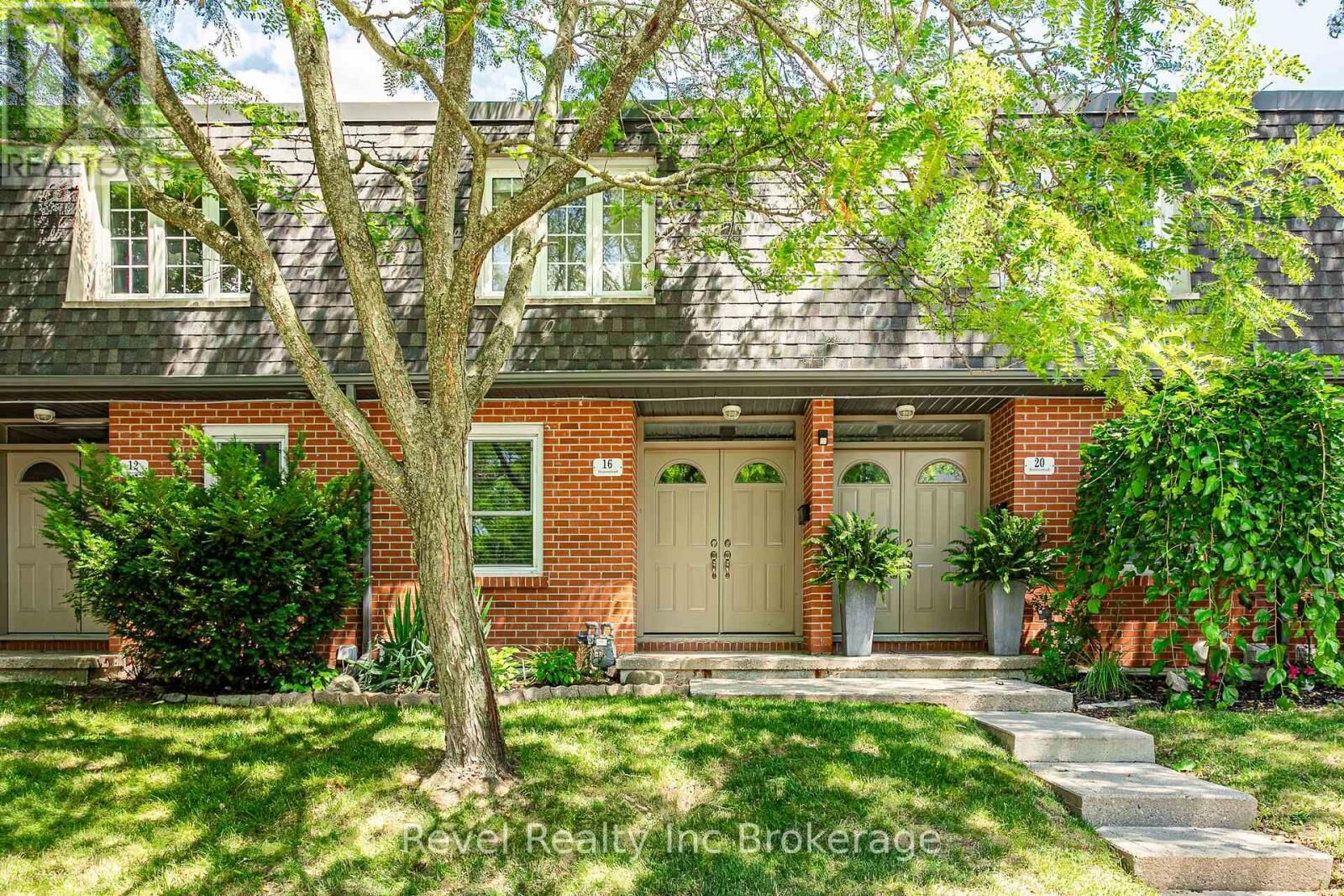 Property Photo: 16 Homestead Crescent ON N6G 2E4