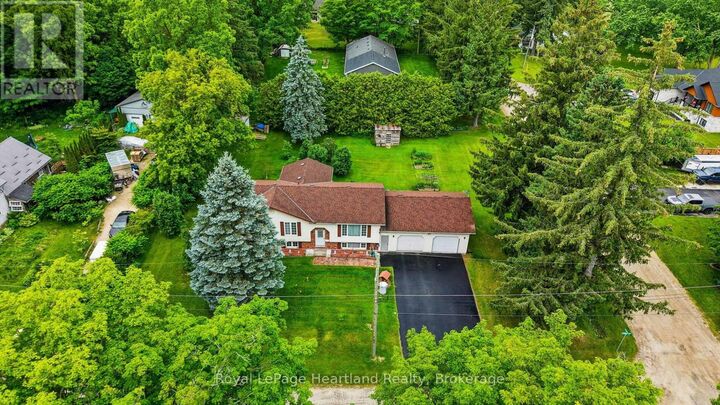 Property Photo: 947 Caroline Street ON N0G 1C0