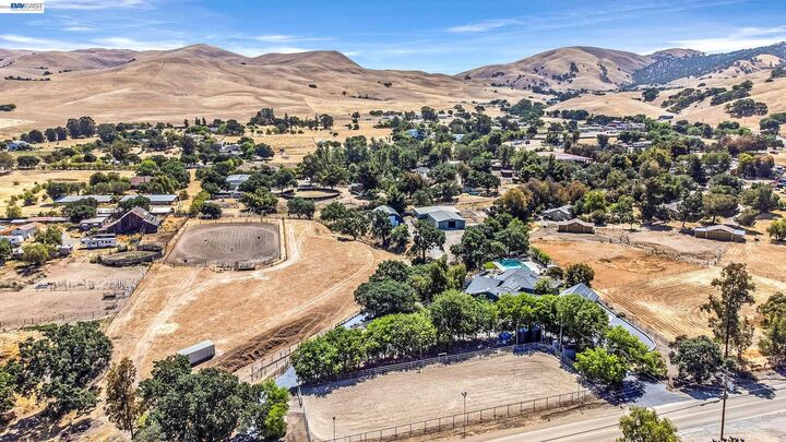 Property Photo:  10040 Tesla Rd  CA 94550 