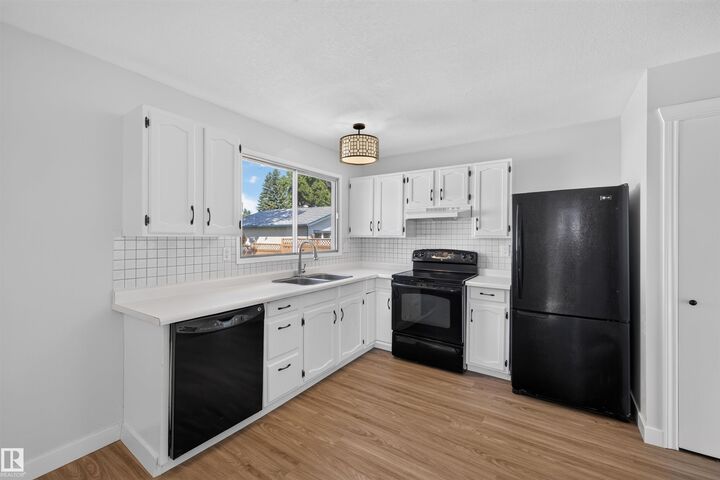 Property Photo: 59 Granville Crescent AB T8A 3C1