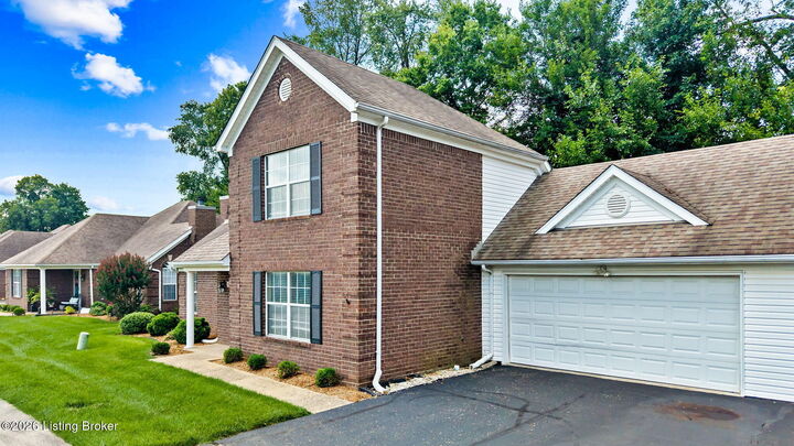 Property Photo: 1708 Eagle Nest Way KY 40222