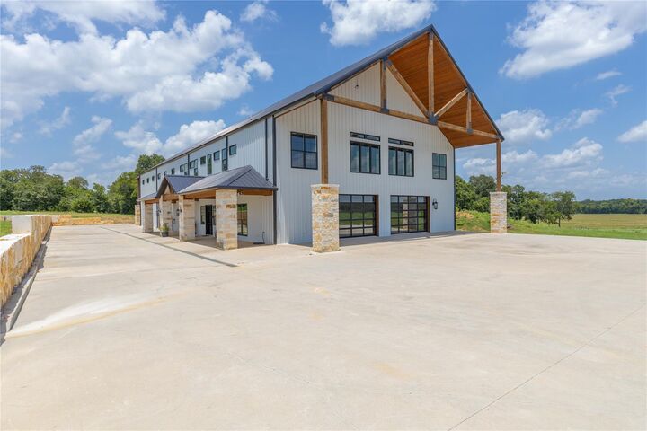 Property Photo: 1221 Rock Creek Drive TX 77378
