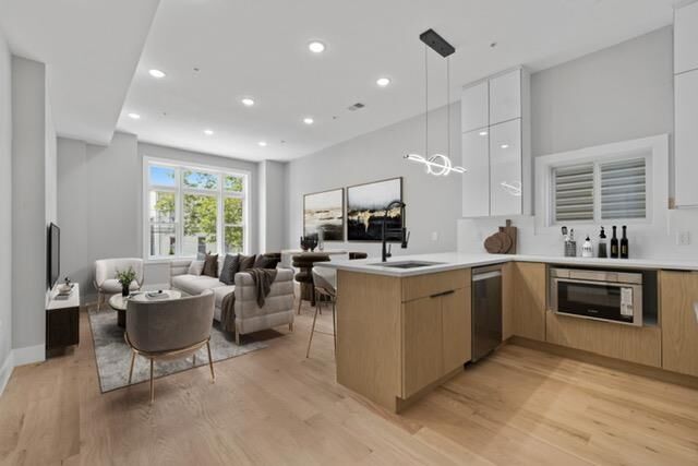 Property Photo:  30 Cambridge Ave 2  NJ 07307 