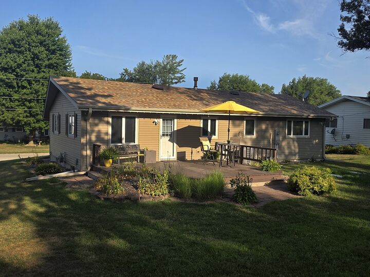 Property Photo: 1208 Roosevelt Drive IA 50022