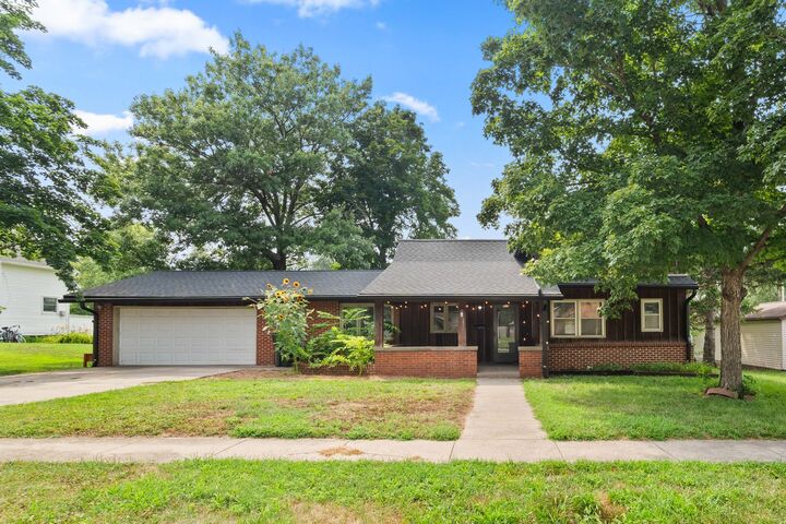 Property Photo: 703 Grove Street IA 50220