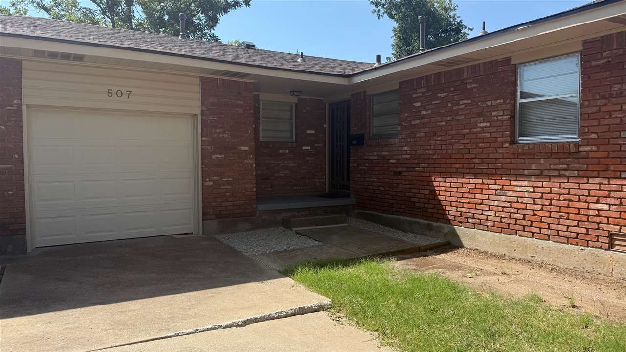 Property Photo: 507 NW 40th OK 73505