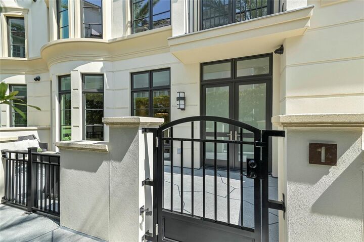 Property Photo:  125 S Interlachen Avenue 1  FL 32789 