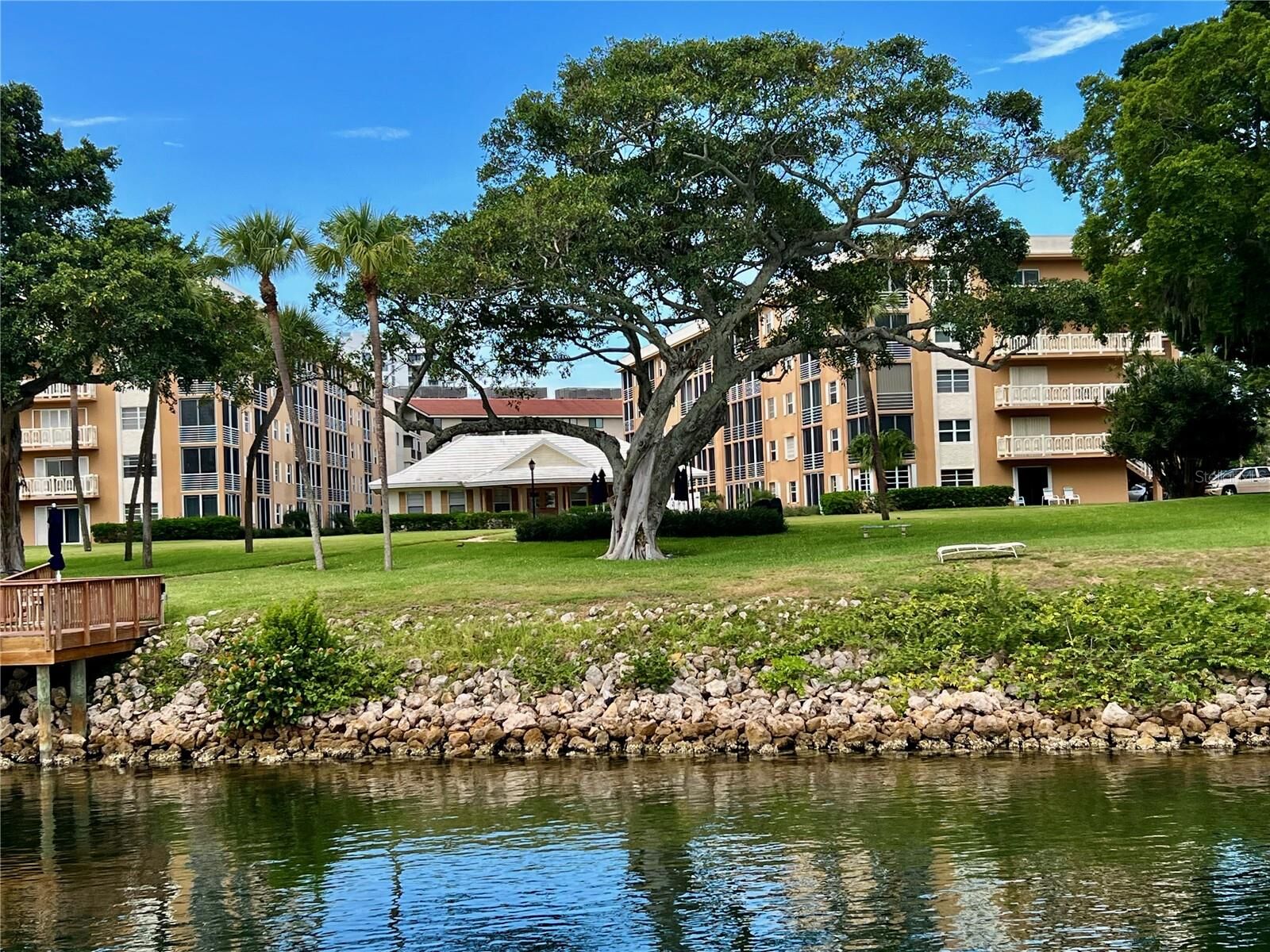 Property Photo:  304 Golfview Road Ph7  FL 33408 