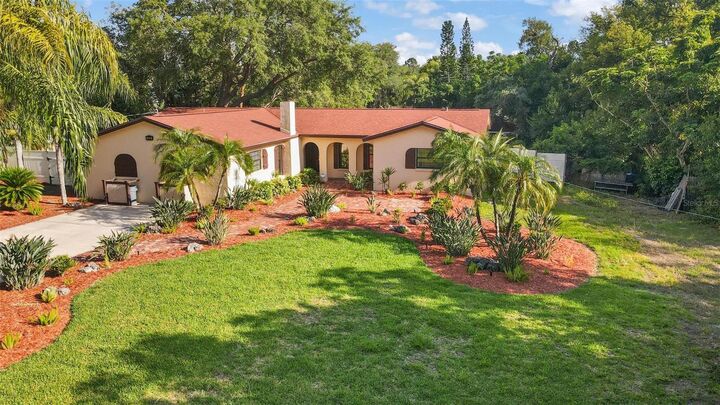 Property Photo:  806 Sparrow Avenue  FL 34683 