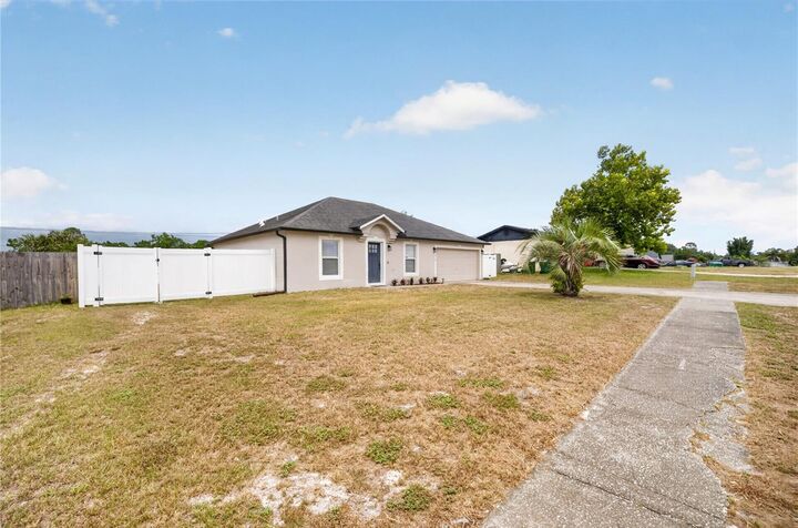 Property Photo:  2918 Chalmer Street  FL 32738 