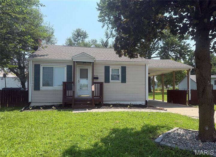 Property Photo:  4216 Nameoki Road  IL 62040 