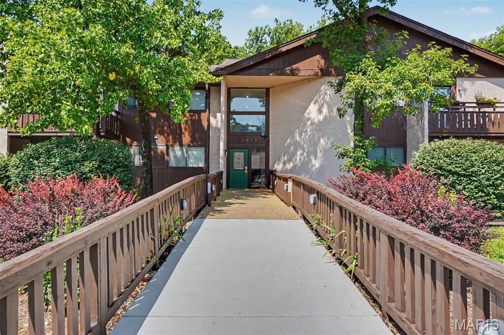 Property Photo: 1410 Heritage Landing 305 MO 63301