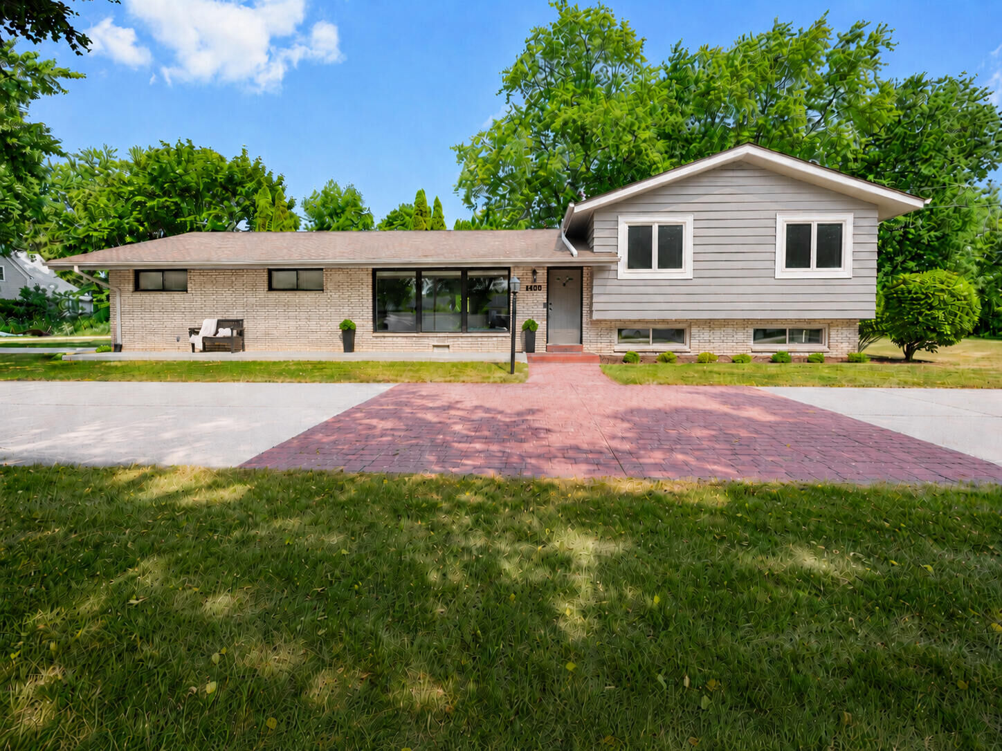 Property Photo: 8680 N Regent Rd WI 53217