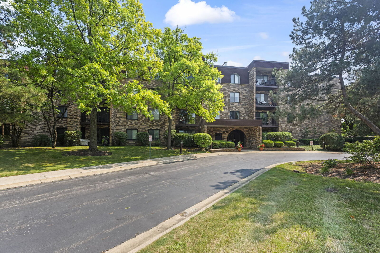 Property Photo: 2005 Valencia Drive 306D IL 60062