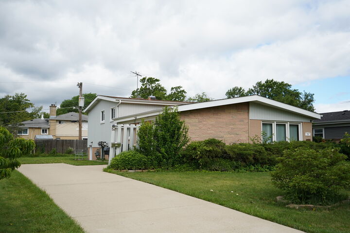 Property Photo: 54 Fernwood Drive IL 60025