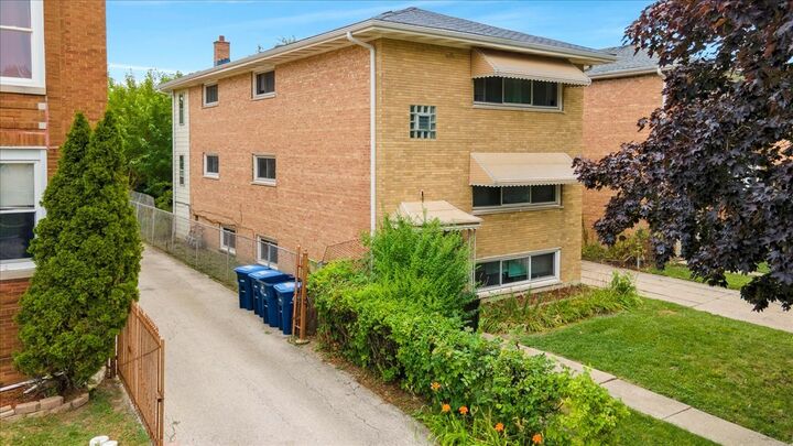 Property Photo:  1017 S 14th Avenue 1  IL 60153 