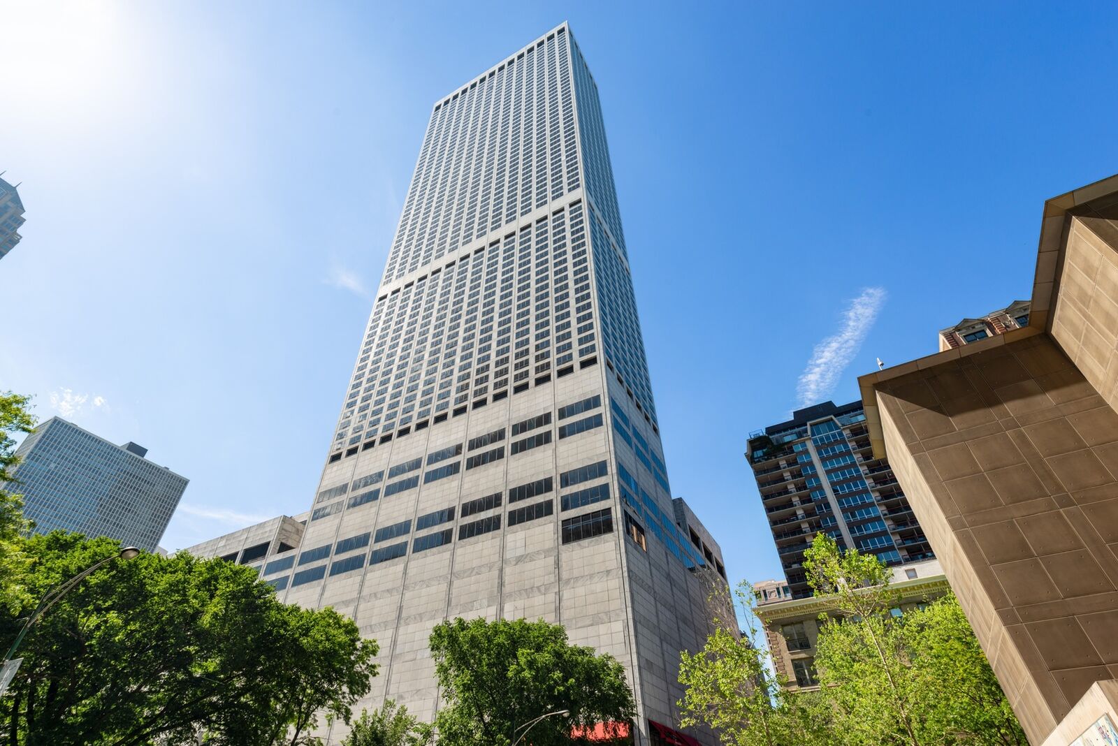 Property Photo: 180 E Pearson Street 6401 IL 60611