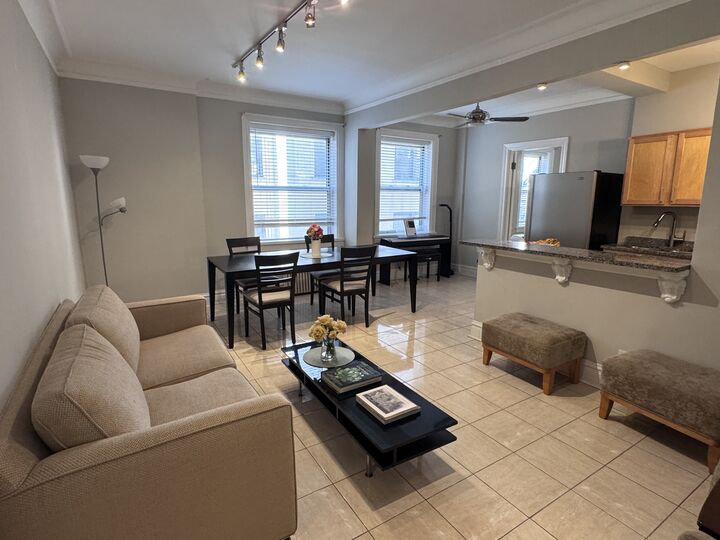 Property Photo: 1205 W Sherwin Avenue 507 IL 60626