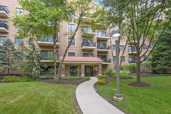 Property Photo:  5100 W 96th Street 240  IL 60453 