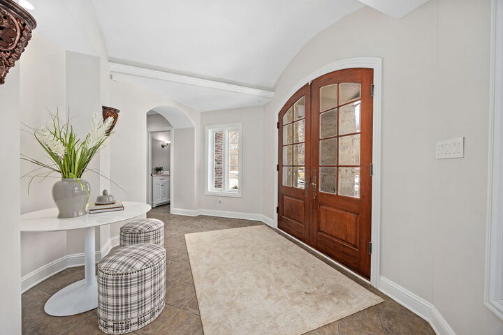 Property Photo:  7S460 Donwood Drive  IL 60540 