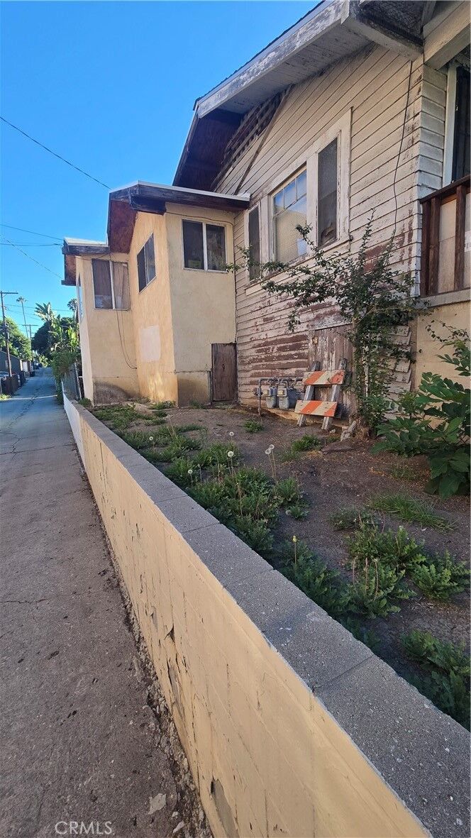 Property Photo:  2118 Scott  CA 90026 