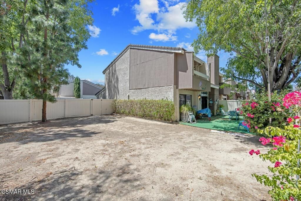 Property Photo:  474 Artisan Road 19  CA 91320 