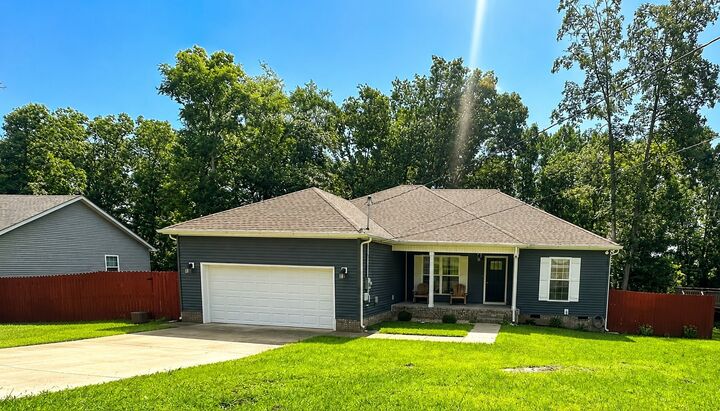 Property Photo: 106 Doak St TN 37160