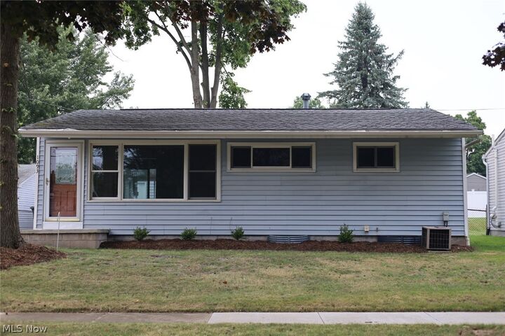 Property Photo:  1093 Sutherland Avenue  OH 44314 