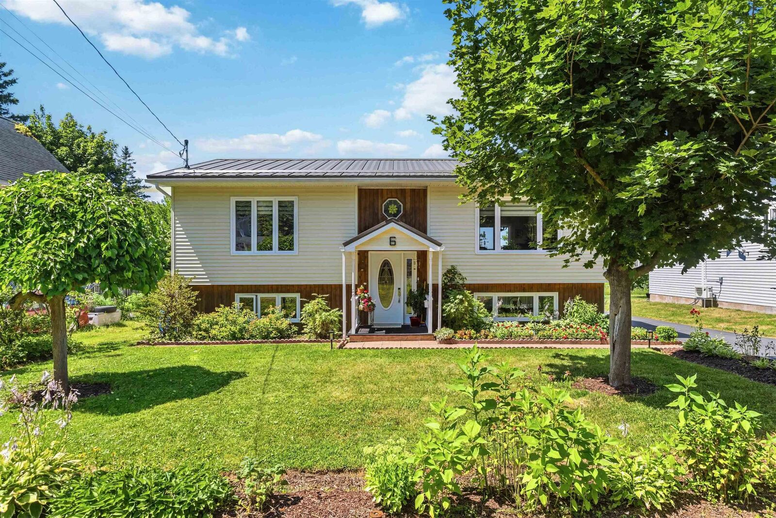 Property Photo:  6 Iona Road  NS B4P 2H1 