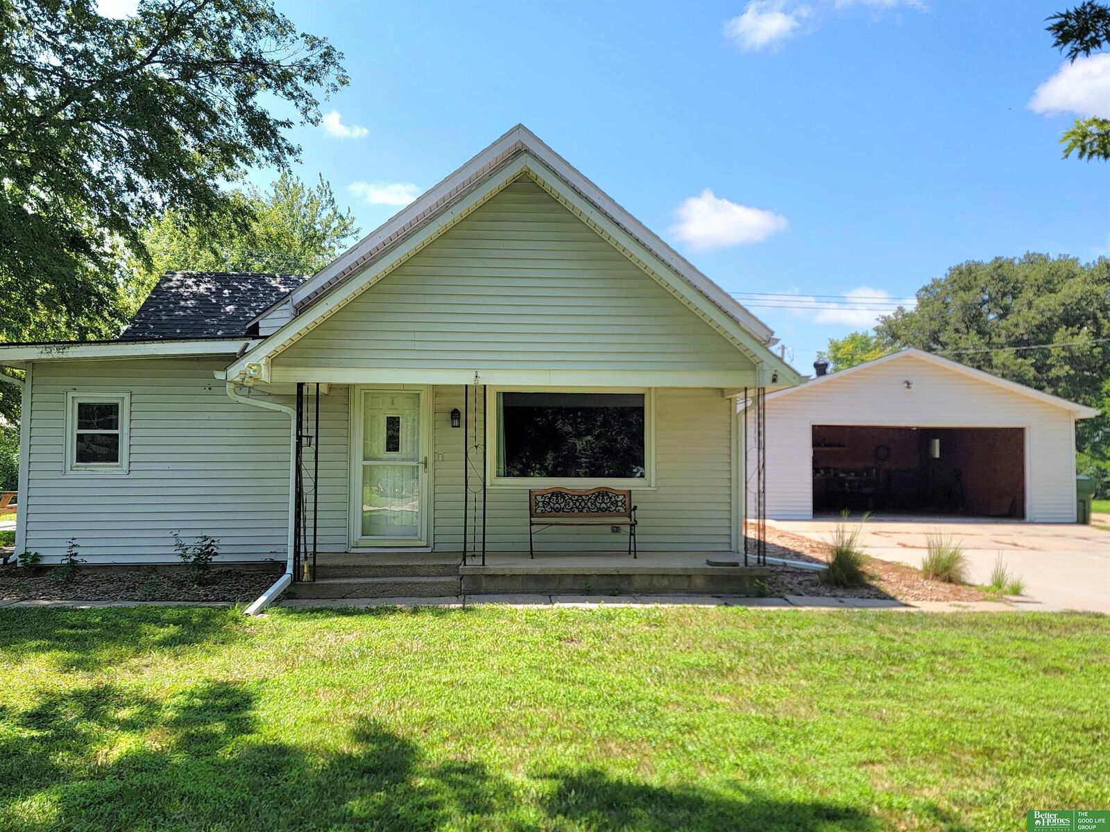 Property Photo:  839 7th Avenue  NE 68354 