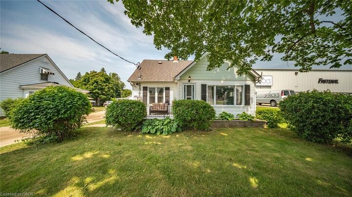 Property Photo:  509 Queensway W  ON N3Y 4R5 