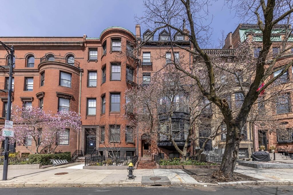 Property Photo: 462 Beacon St 22 MA 02115