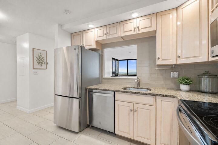 Property Photo: 77 Adams St 1206 MA 02169