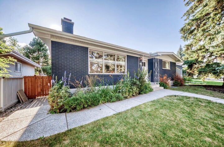 Property Photo: 411 Woodland Crescent SE AB T2J 1J7