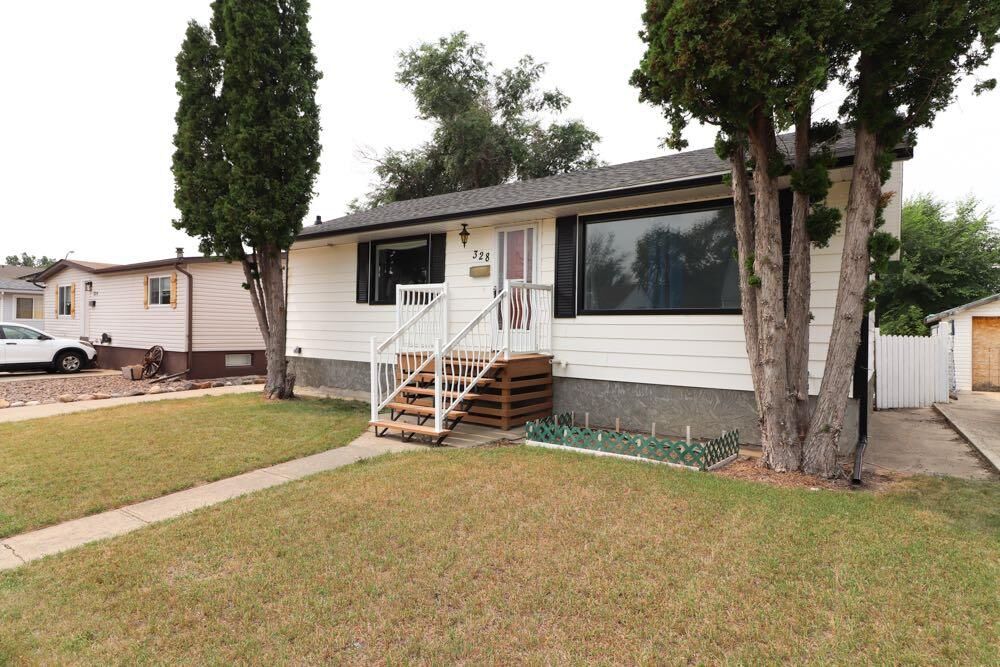 Property Photo: 328 2nd Street SE AB T0J 2P0