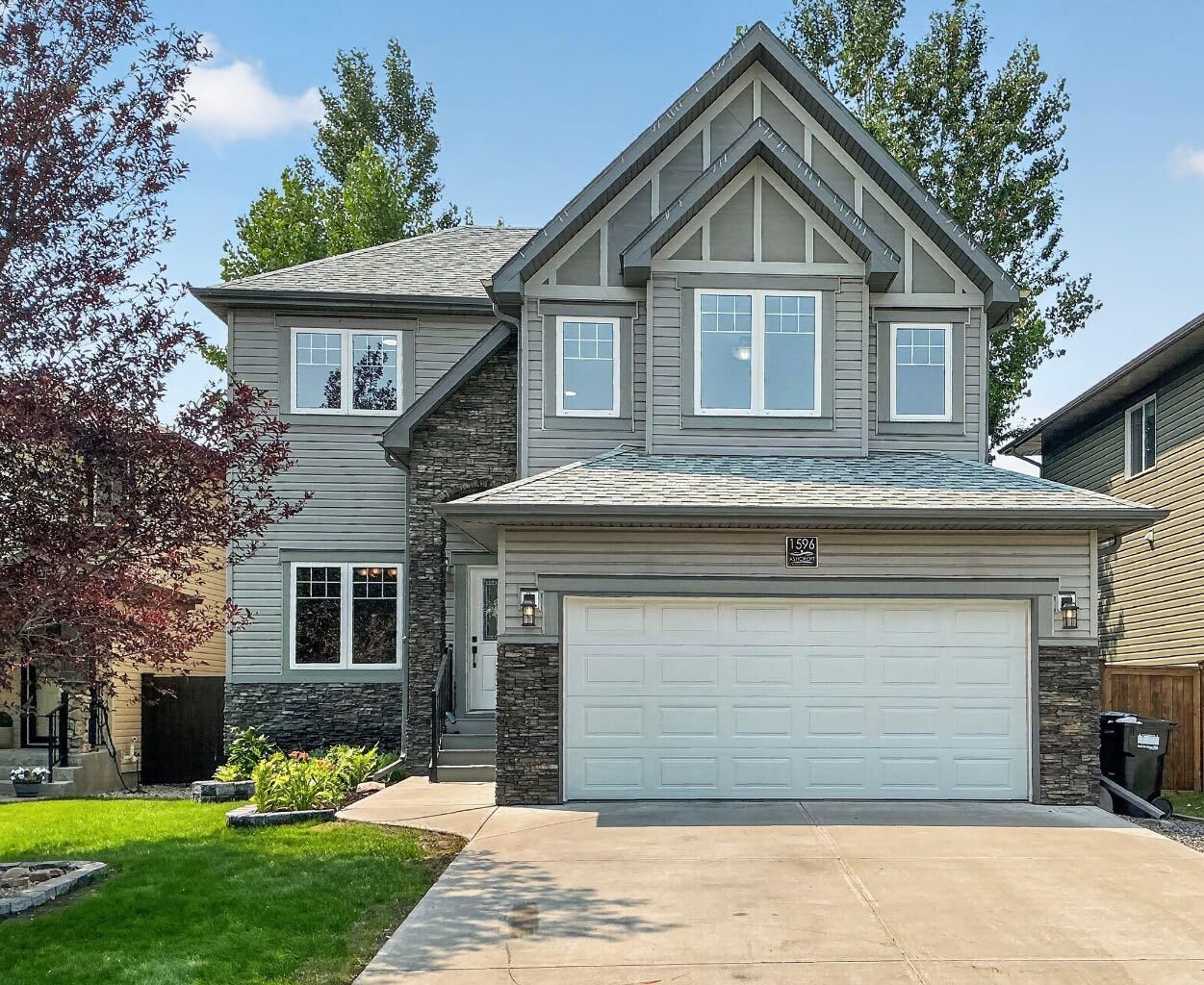 Property Photo: 1596 Coalbanks Boulevard W AB T1J 5B6