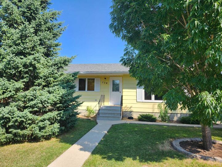 Property Photo: 224 2 Street AB T0J 0Y0